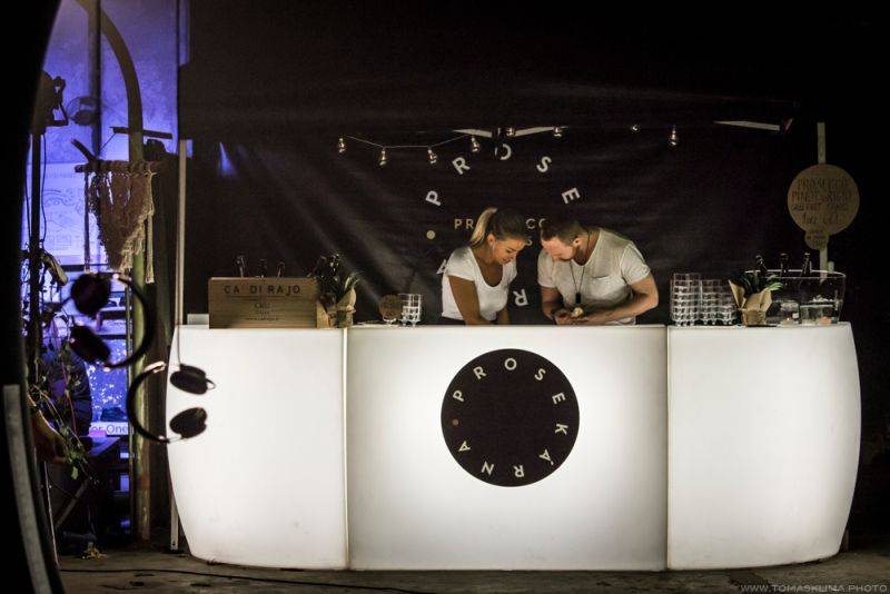 Tomáš Klus hrál v Pragovce téměř tři hodiny, jeho hosty byli Thom Artway nebo manželka Tamara