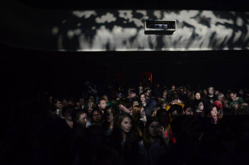 Thom Artway v Paláci Akropolis vzpomínal na cesty po světě a zahrál hned několik novinek