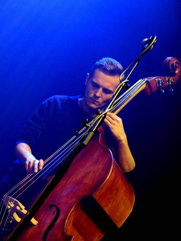 Thom Artway v Paláci Akropolis vzpomínal na cesty po světě a zahrál hned několik novinek