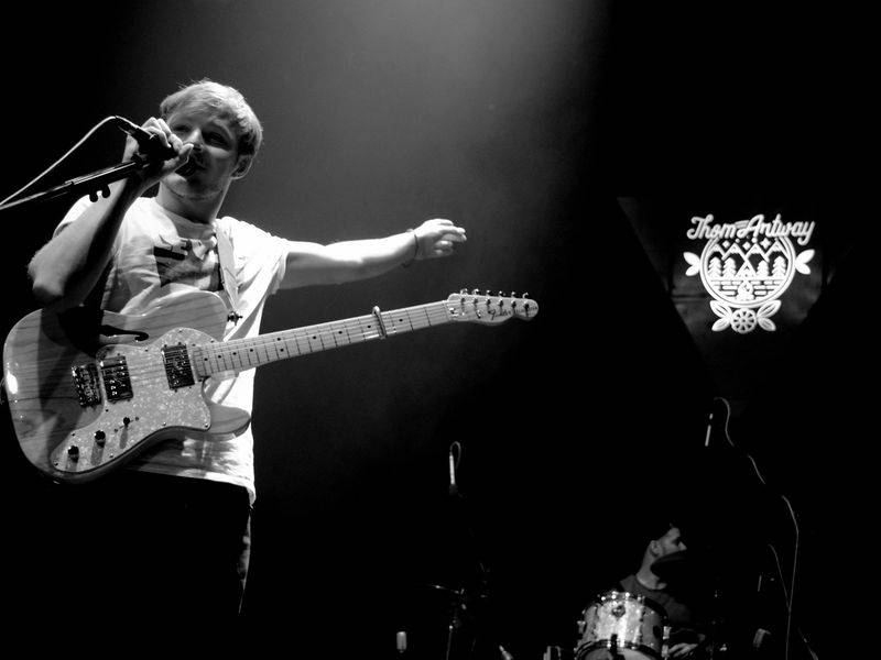 Thom Artway v Paláci Akropolis vzpomínal na cesty po světě a zahrál hned několik novinek