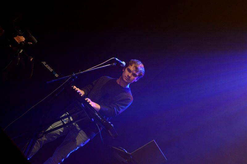 Thom Artway v Paláci Akropolis vzpomínal na cesty po světě a zahrál hned několik novinek