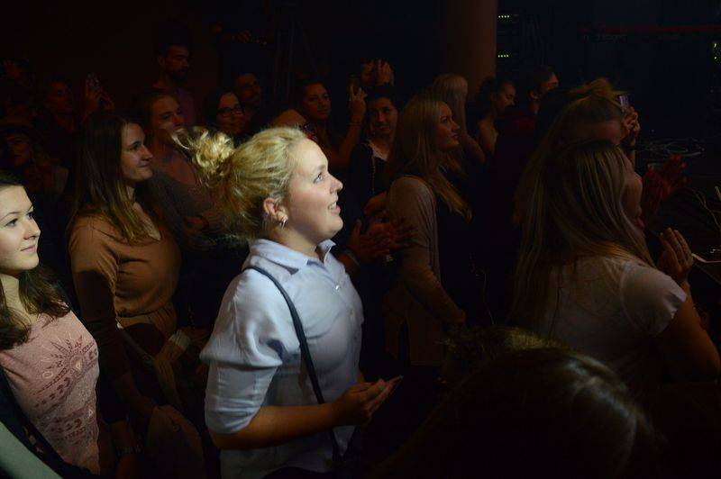 Thom Artway v Paláci Akropolis vzpomínal na cesty po světě a zahrál hned několik novinek