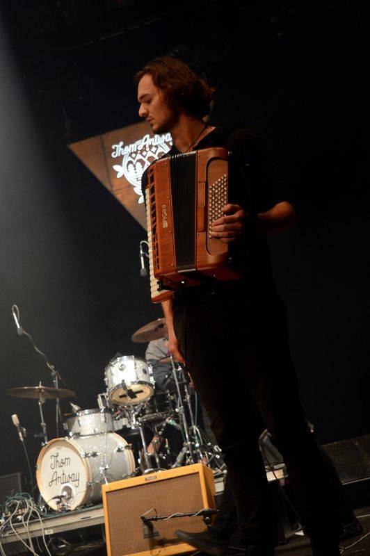 Thom Artway v Paláci Akropolis vzpomínal na cesty po světě a zahrál hned několik novinek