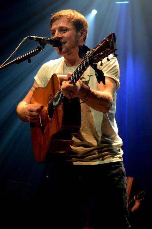 Thom Artway v Paláci Akropolis vzpomínal na cesty po světě a zahrál hned několik novinek