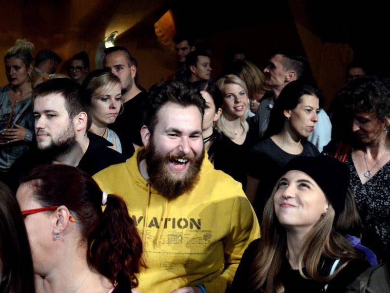 Thom Artway v Paláci Akropolis vzpomínal na cesty po světě a zahrál hned několik novinek