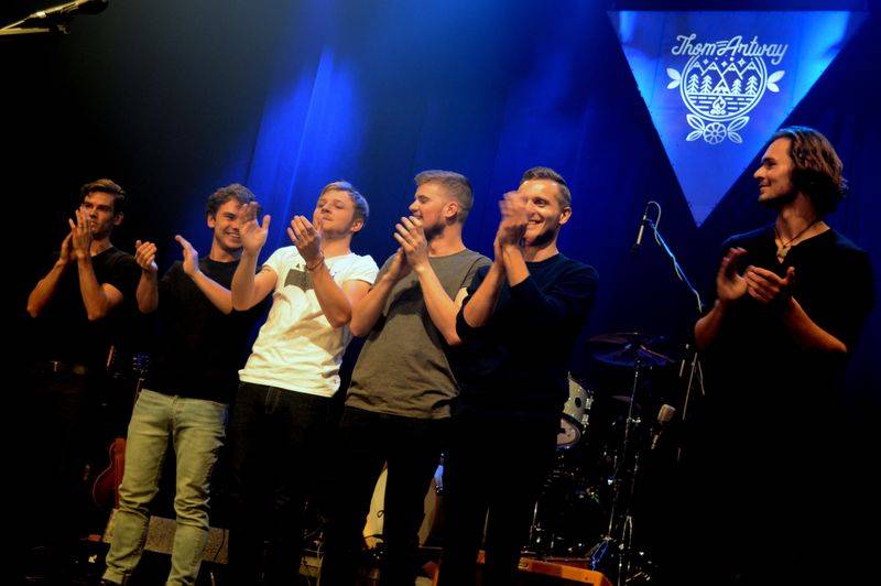 Thom Artway v Paláci Akropolis vzpomínal na cesty po světě a zahrál hned několik novinek