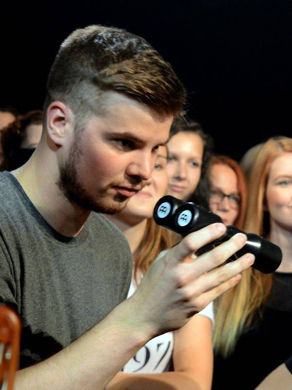 Thom Artway v Paláci Akropolis vzpomínal na cesty po světě a zahrál hned několik novinek