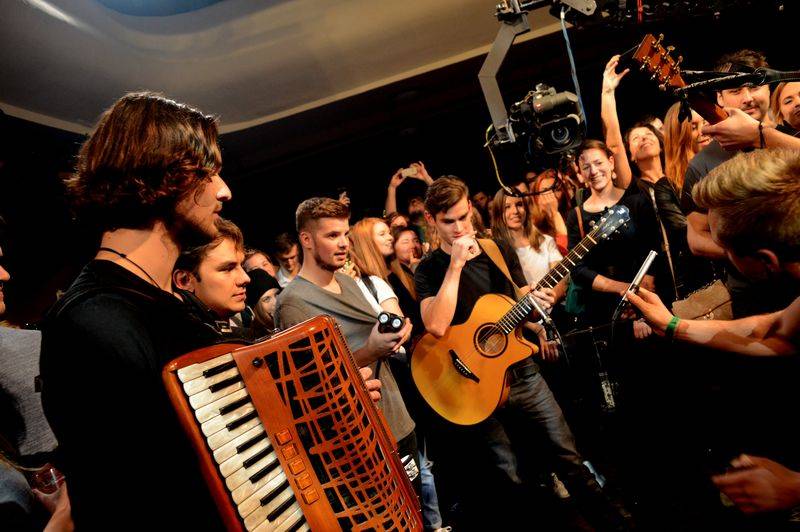 Thom Artway v Paláci Akropolis vzpomínal na cesty po světě a zahrál hned několik novinek