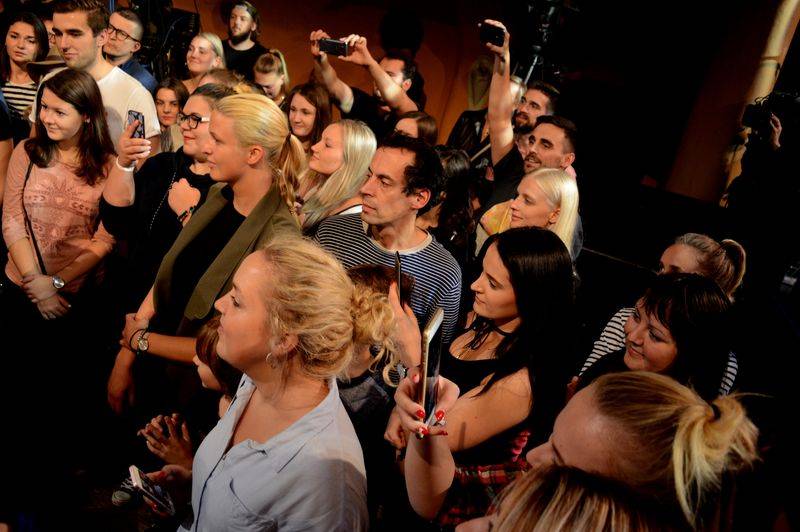 Thom Artway v Paláci Akropolis vzpomínal na cesty po světě a zahrál hned několik novinek