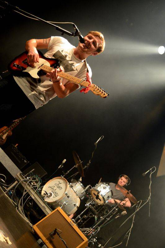 Thom Artway v Paláci Akropolis vzpomínal na cesty po světě a zahrál hned několik novinek