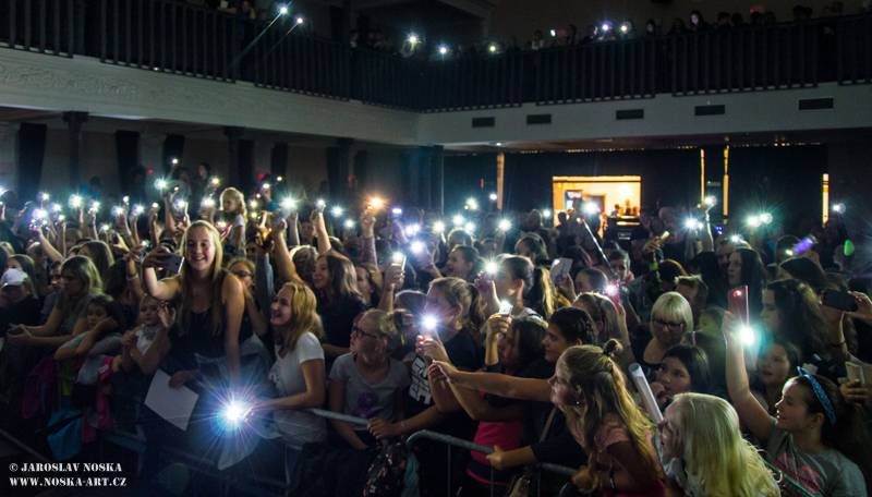 Slza rozezpívala v Jirkově celé divadlo, předvedla i novinku Holomráz z chystané desky 