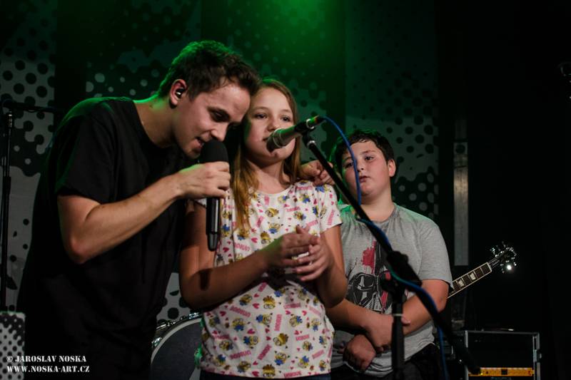 Slza rozezpívala v Jirkově celé divadlo, předvedla i novinku Holomráz z chystané desky 