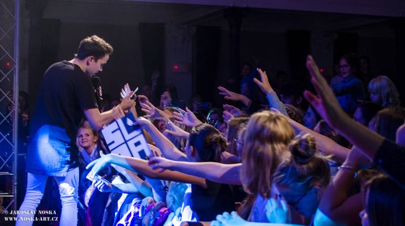 Slza rozezpívala v Jirkově celé divadlo, předvedla i novinku Holomráz z chystané desky 