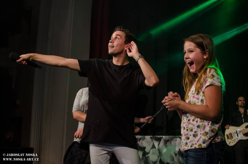 Slza rozezpívala v Jirkově celé divadlo, předvedla i novinku Holomráz z chystané desky 