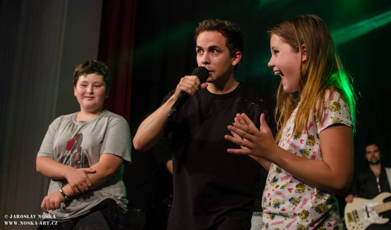 Slza rozezpívala v Jirkově celé divadlo, předvedla i novinku Holomráz z chystané desky 