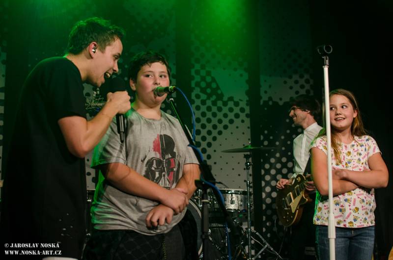 Slza rozezpívala v Jirkově celé divadlo, předvedla i novinku Holomráz z chystané desky 