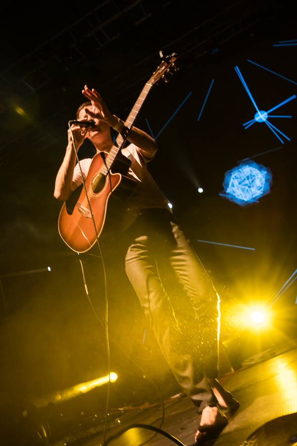 Zrní křtili desku Jiskřící v zaplněném Foru Karlín s hradeckou filharmonií