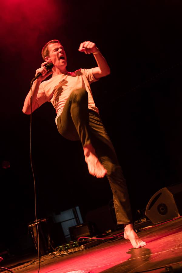 Zrní křtili desku Jiskřící v zaplněném Foru Karlín s hradeckou filharmonií