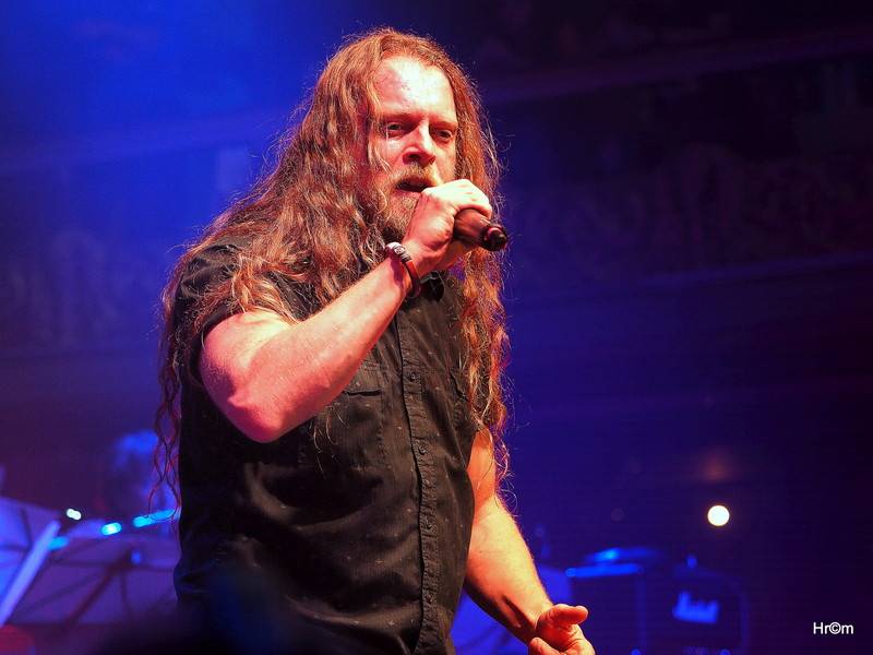 Harlej slavil ve vyprodané Lucerně se symfonickým orchestrem a Otou Balagem