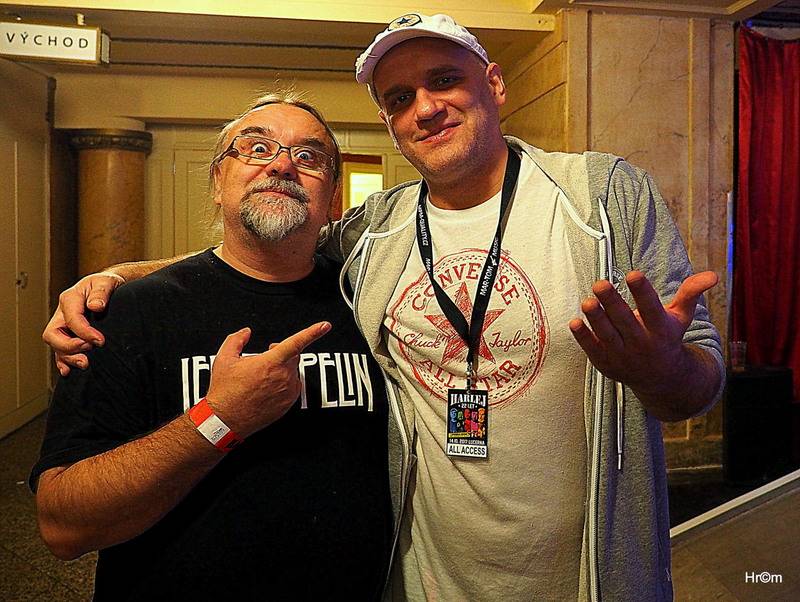 Harlej slavil ve vyprodané Lucerně se symfonickým orchestrem a Otou Balagem