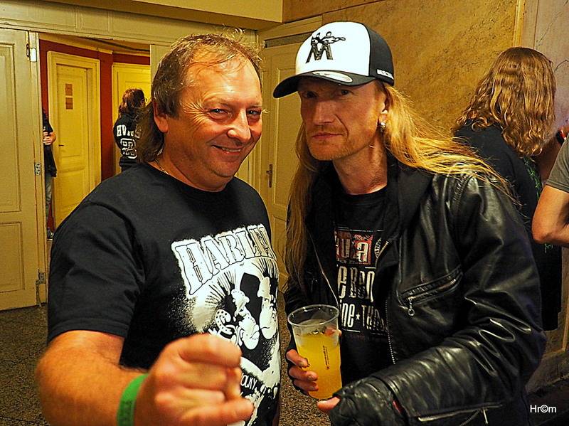 Harlej slavil ve vyprodané Lucerně se symfonickým orchestrem a Otou Balagem