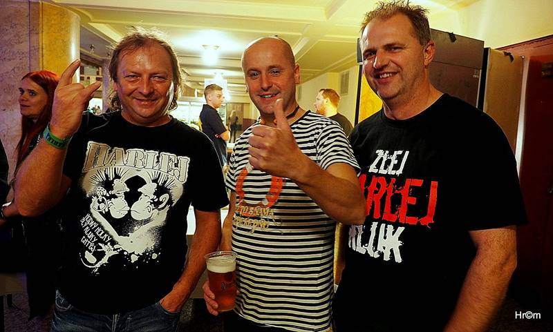 Harlej slavil ve vyprodané Lucerně se symfonickým orchestrem a Otou Balagem