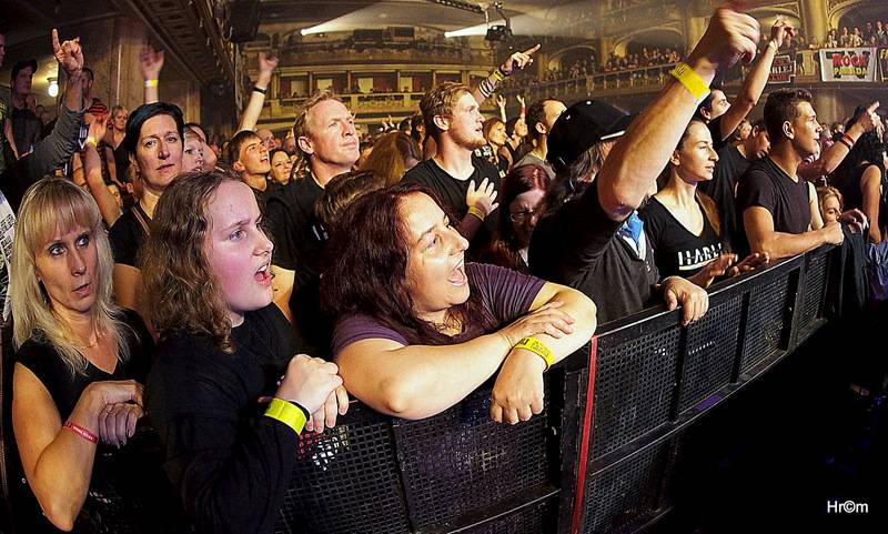 Harlej slavil ve vyprodané Lucerně se symfonickým orchestrem a Otou Balagem