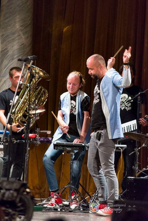 Fenomenální The Tap Tap odehráli benefiční koncert pro plzeňský Hospic svatého Lazara v Plzni