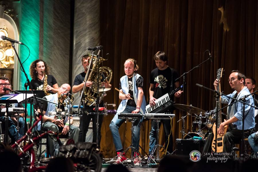 Fenomenální The Tap Tap odehráli benefiční koncert pro plzeňský Hospic svatého Lazara v Plzni