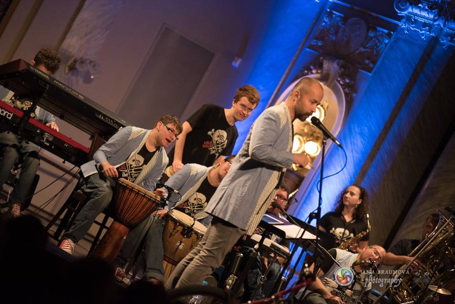 Fenomenální The Tap Tap odehráli benefiční koncert pro plzeňský Hospic svatého Lazara v Plzni