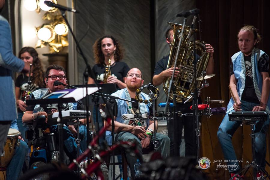 Fenomenální The Tap Tap odehráli benefiční koncert pro plzeňský Hospic svatého Lazara v Plzni