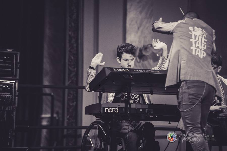 Fenomenální The Tap Tap odehráli benefiční koncert pro plzeňský Hospic svatého Lazara v Plzni