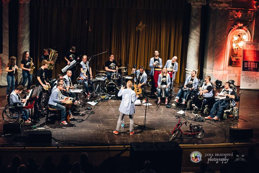 Fenomenální The Tap Tap odehráli benefiční koncert pro plzeňský Hospic svatého Lazara v Plzni