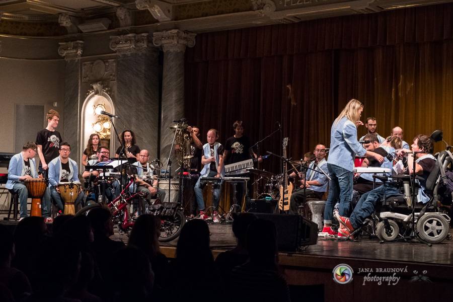 Fenomenální The Tap Tap odehráli benefiční koncert pro plzeňský Hospic svatého Lazara v Plzni