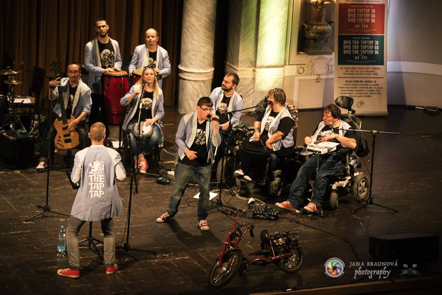 Fenomenální The Tap Tap odehráli benefiční koncert pro plzeňský Hospic svatého Lazara v Plzni