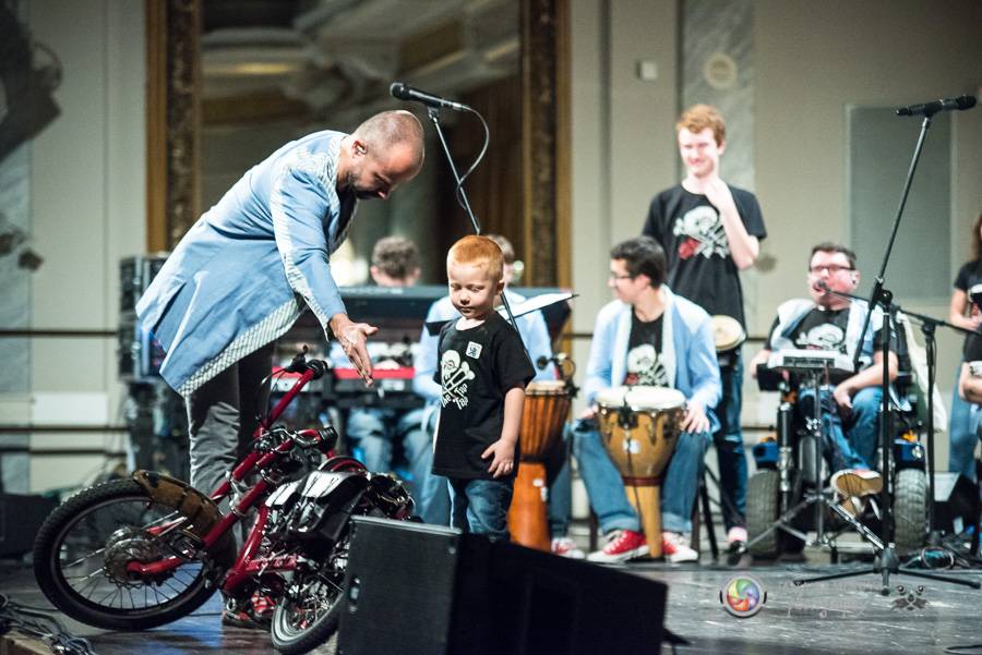 Fenomenální The Tap Tap odehráli benefiční koncert pro plzeňský Hospic svatého Lazara v Plzni