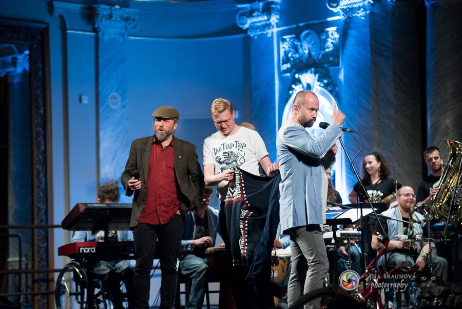 Fenomenální The Tap Tap odehráli benefiční koncert pro plzeňský Hospic svatého Lazara v Plzni