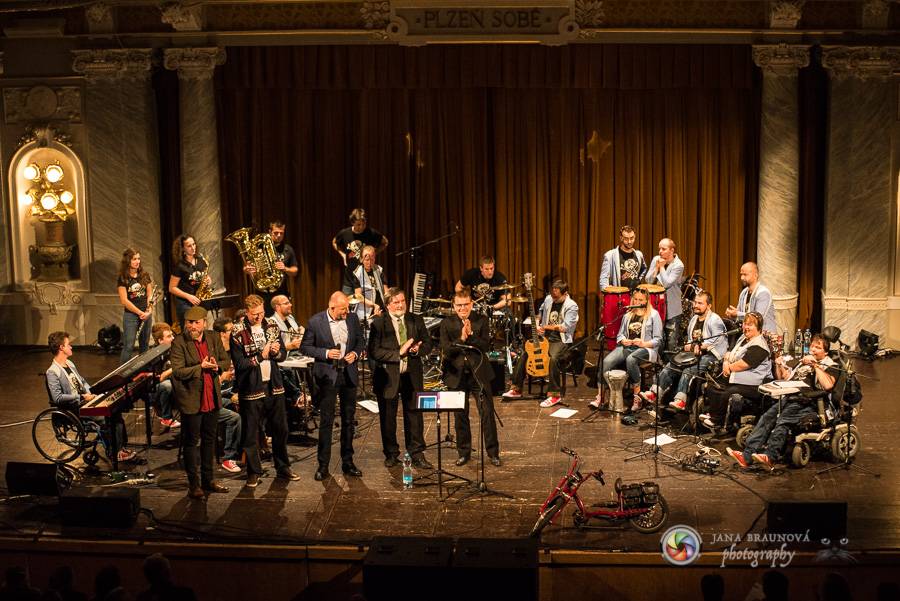 Fenomenální The Tap Tap odehráli benefiční koncert pro plzeňský Hospic svatého Lazara v Plzni