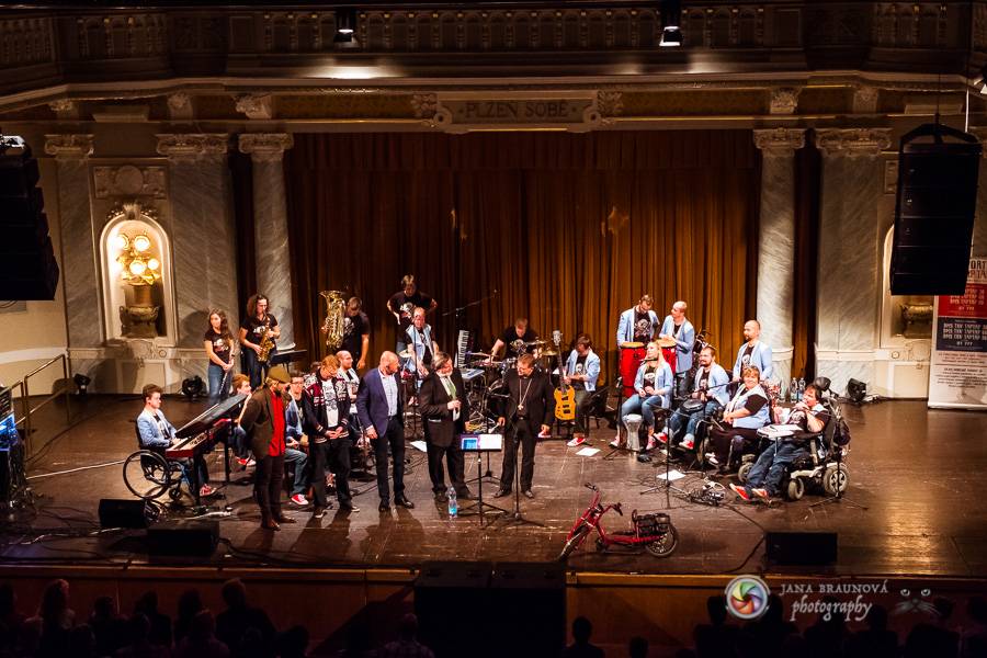 Fenomenální The Tap Tap odehráli benefiční koncert pro plzeňský Hospic svatého Lazara v Plzni