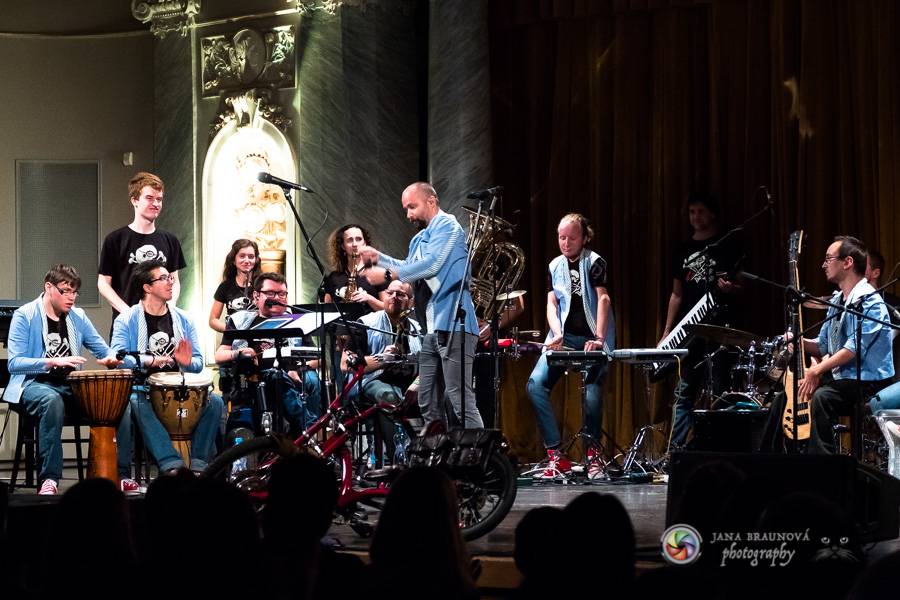 Fenomenální The Tap Tap odehráli benefiční koncert pro plzeňský Hospic svatého Lazara v Plzni