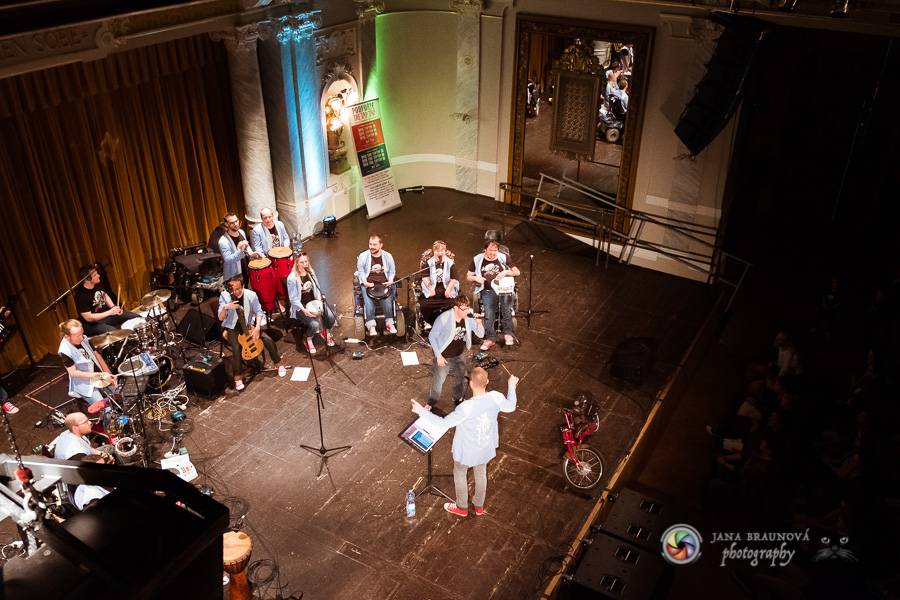 Fenomenální The Tap Tap odehráli benefiční koncert pro plzeňský Hospic svatého Lazara v Plzni