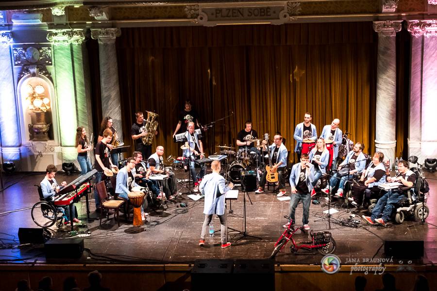 Fenomenální The Tap Tap odehráli benefiční koncert pro plzeňský Hospic svatého Lazara v Plzni
