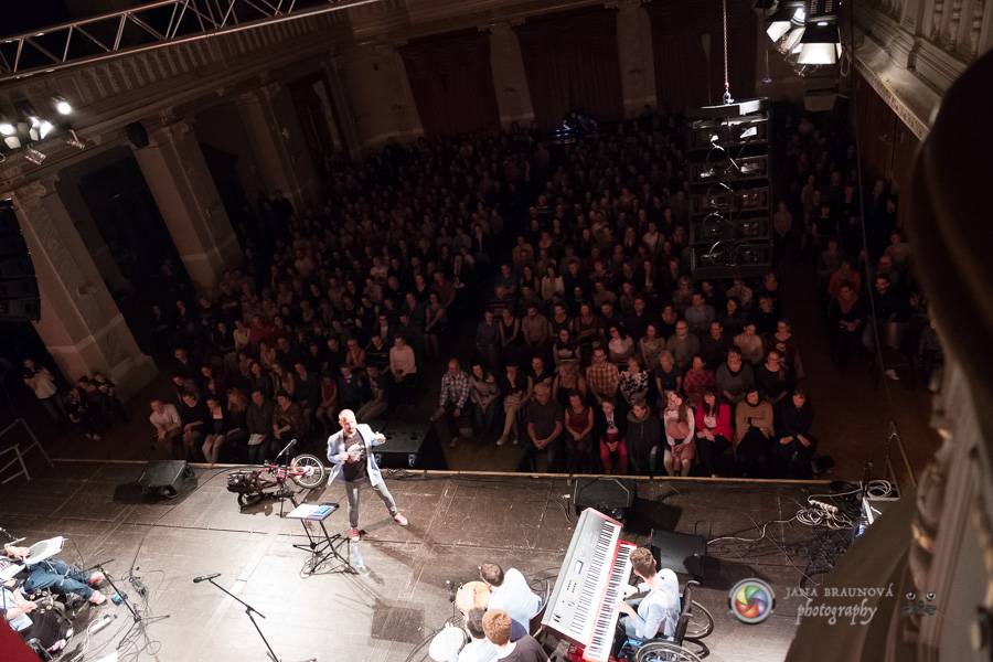 Fenomenální The Tap Tap odehráli benefiční koncert pro plzeňský Hospic svatého Lazara v Plzni