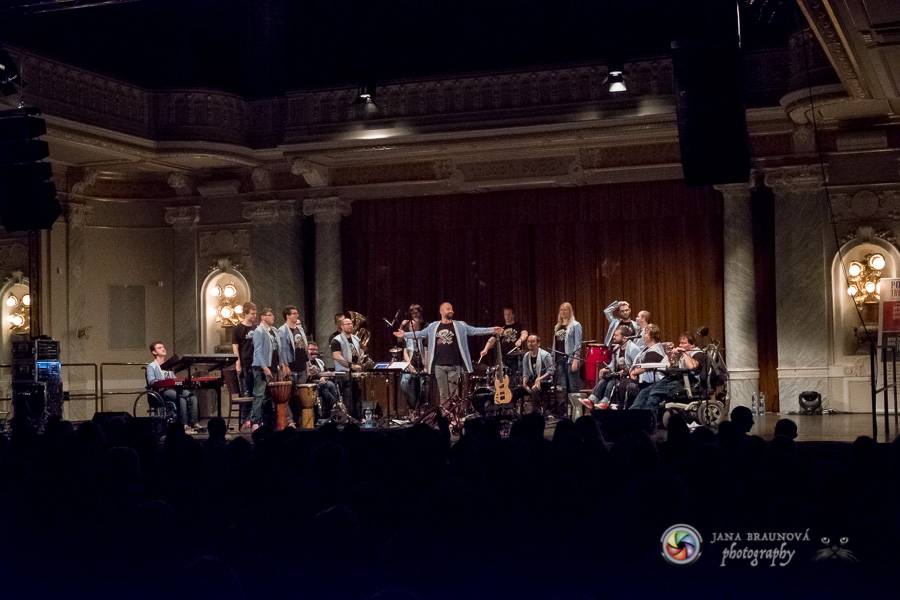 Fenomenální The Tap Tap odehráli benefiční koncert pro plzeňský Hospic svatého Lazara v Plzni