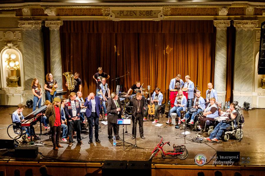 Fenomenální The Tap Tap odehráli benefiční koncert pro plzeňský Hospic svatého Lazara v Plzni