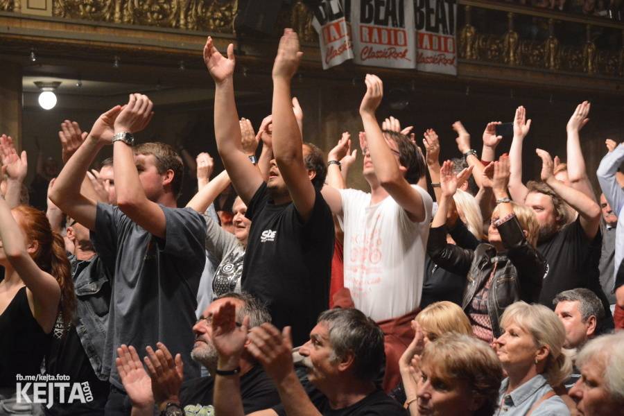 Sweet v Praze zvedali fanoušky ze sedadel