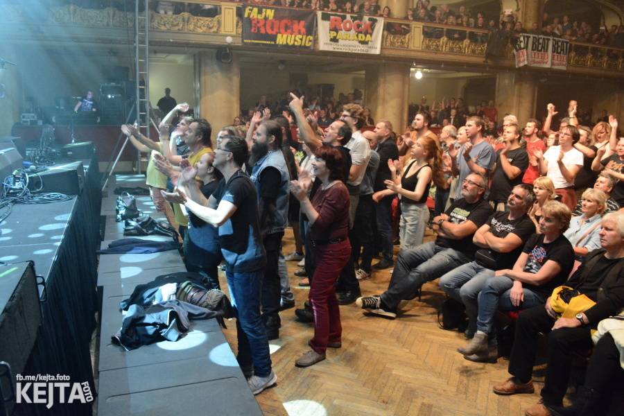 Sweet v Praze zvedali fanoušky ze sedadel