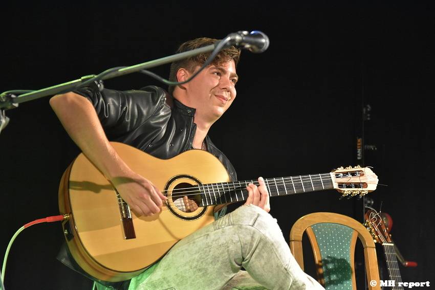 Master Guitar hráli v plzeňské Šeříkovce slavné rockové hity od Iron Maiden, Helloween i Metalliky