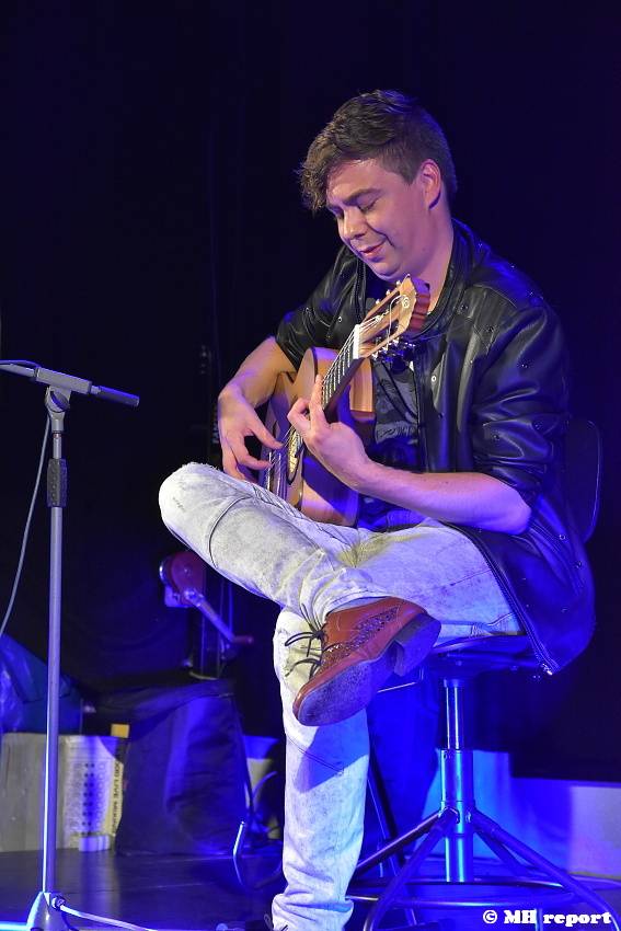 Master Guitar hráli v plzeňské Šeříkovce slavné rockové hity od Iron Maiden, Helloween i Metalliky