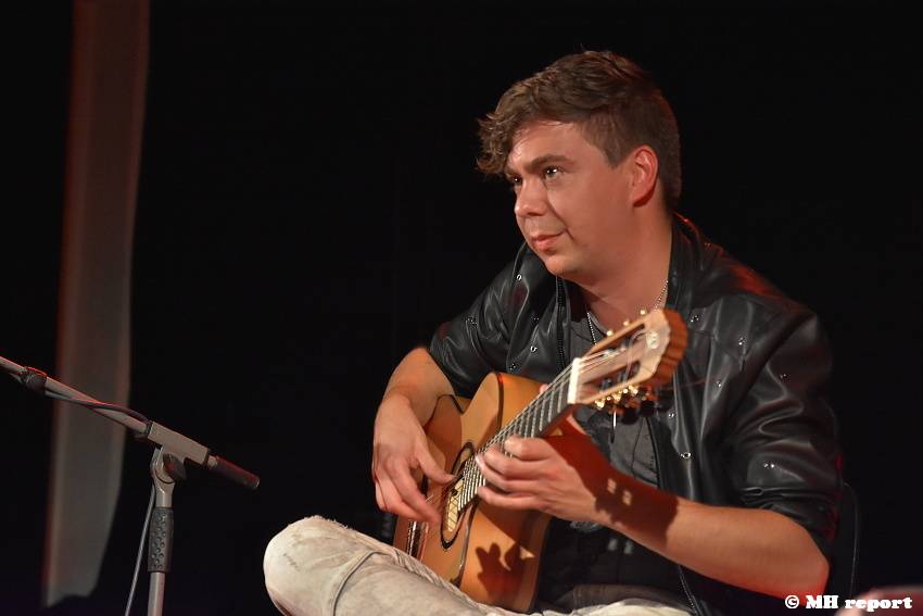 Master Guitar hráli v plzeňské Šeříkovce slavné rockové hity od Iron Maiden, Helloween i Metalliky